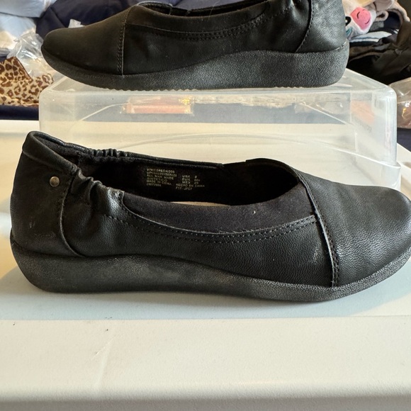 Earth Spirit Black Leather Slip-Ons - Picture 3 of 5